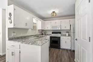 3295 Greenbrier St, Vadnais Heights, MN 55127 - Photo 11