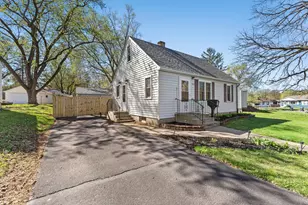 1988 Memory Ln, North Saint Paul, MN 55109 - Photo 5