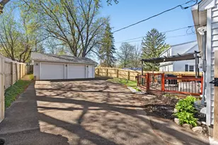 1988 Memory Ln, North Saint Paul, MN 55109 - Photo 7