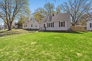 1988 Memory Ln, North Saint Paul, MN 55109 - Photo 3