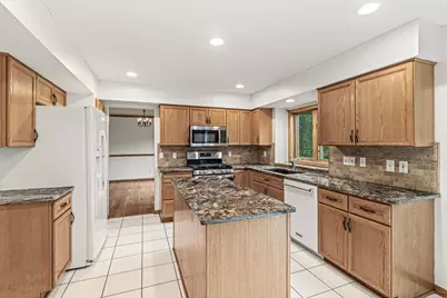 4441 Hillvale Avenue N, Oakdale, MN 55128 - Photo 11