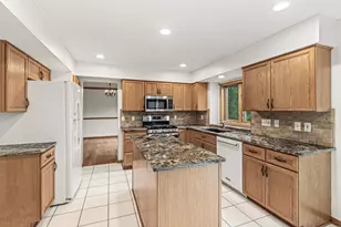 4441 Hillvale Ave N, Oakdale, MN 55128 - Photo 11