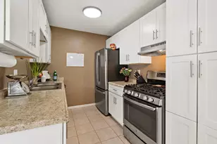 3235 Hill Ridge Dr, Eagan, MN 55121 - Photo 9