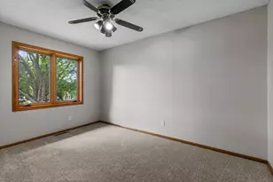 1009 Gramsey Pl, Burnsville, MN 55306 - Photo 25