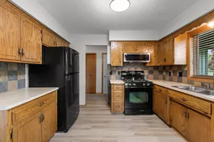 1009 Gramsey Pl, Burnsville, MN 55306 - Photo 7