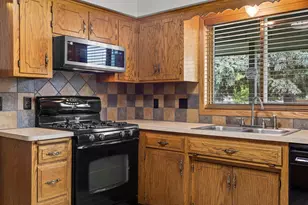 1009 Gramsey Pl, Burnsville, MN 55306 - Photo 9