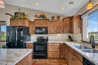 153 Glenview Loop, Saint Cloud, MN 56303 - Photo 3