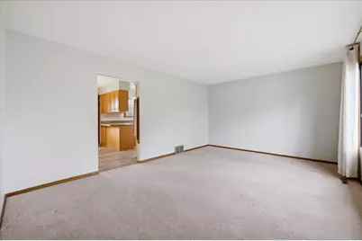 513 Laredo Lane, Chanhassen, MN 55317 - Photo 5
