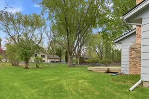 513 Laredo Ln, Chanhassen, MN 55317 - Photo 35