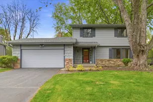 513 Laredo Ln, Chanhassen, MN 55317 - Photo 1