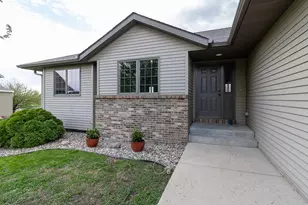 201 Pebble Creek Dr, Mankato, MN 56001 - Photo 3