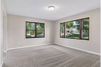 6748 Gretchen Court N, Oakdale, MN 55128 - Photo 7