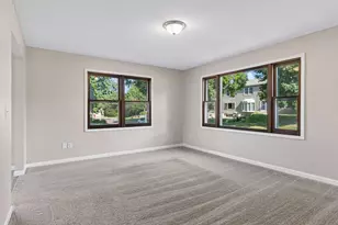 6748 Gretchen Ct N, Oakdale, MN 55128 - Photo 7