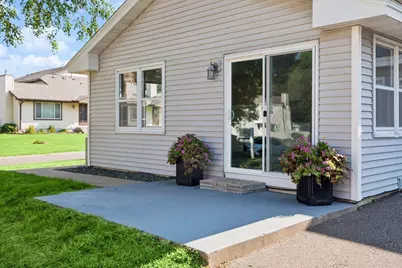 6748 Gretchen Court N, Oakdale, MN 55128 - Photo 33