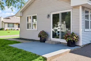 6748 Gretchen Ct N, Oakdale, MN 55128 - Photo 33