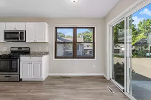 6748 Gretchen Ct N, Oakdale, MN 55128 - Photo 11