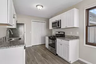 6748 Gretchen Ct N, Oakdale, MN 55128 - Photo 15