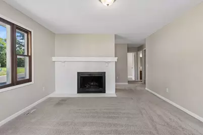 6748 Gretchen Court N, Oakdale, MN 55128 - Photo 9