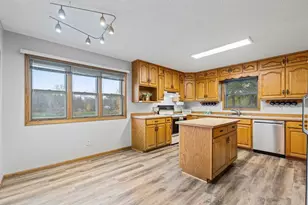425 W Franklin St, Morristown, MN 55052 - Photo 9