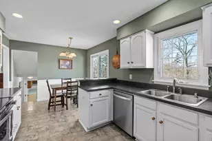 942 Hopewell Ln, Apple Valley, MN 55124 - Photo 11