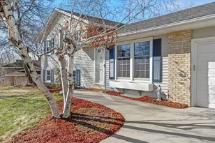 942 Hopewell Ln, Apple Valley, MN 55124 - Photo 5