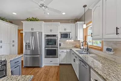 744 Theis Drive, Shakopee, MN 55379 - Photo 9