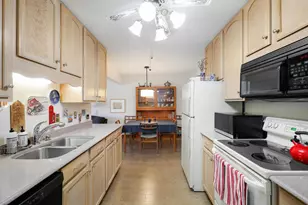 4360 Brookside Ct, Edina, MN 55436 - Photo 5