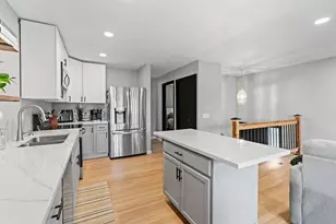 10706 Zinran Cir S, Bloomington, MN 55438 - Photo 7
