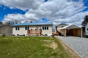305 Lincoln St SE, Warroad, MN 56763 - Photo 3