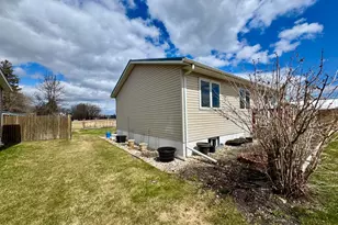 305 Lincoln St SE, Warroad, MN 56763 - Photo 21