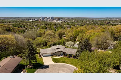 1607 Wilshire Court NE, Rochester, MN 55906 - Photo 3