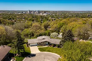 1607 Wilshire Ct NE, Rochester, MN 55906 - Photo 3