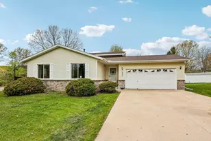 931 Chestnut St, Taylors Falls, MN 55084 - Photo 1