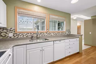 10811 Lexington Dr, Eden Prairie, MN 55344 - Photo 5