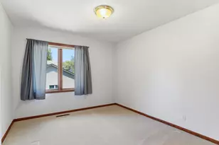 4676 Hamlet Ave N, Oakdale, MN 55128 - Photo 27
