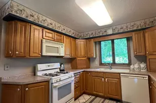 2114 Jannsen Ct, Menomonie, WI 54751 - Photo 11