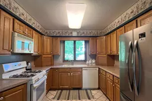 2114 Jannsen Ct, Menomonie, WI 54751 - Photo 9