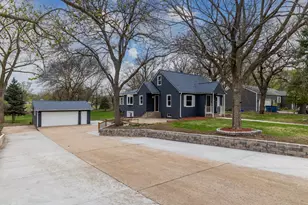 6610 Lucia Ln NE, Fridley, MN 55432 - Photo 37