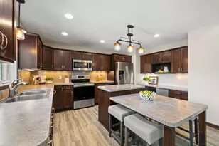 319 Bellwood Ave, Maplewood, MN 55117 - Photo 9