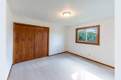 9724 Washburn Avenue N, Brooklyn Park, MN 55444 - Photo 3