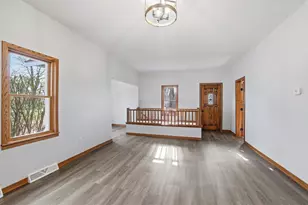 219 S Cedar St, Belle Plaine, MN 56011 - Photo 3