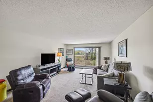 1304 W Medicine Lake Dr, Plymouth, MN 55441 - Photo 5