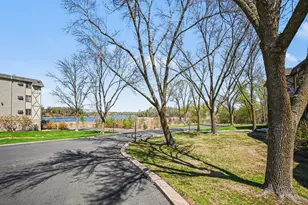 1304 W Medicine Lake Dr, Plymouth, MN 55441 - Photo 25