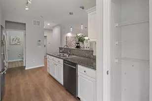 553 S 10th St, Minneapolis, MN 55404 - Photo 13