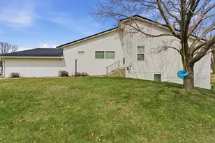 916 Armstrong Blvd N, Saint James, MN 56081 - Photo 3