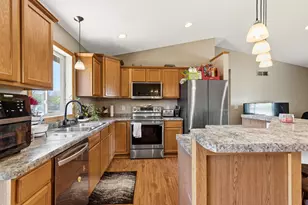 1140 Eulaine Cir, Hammond, WI 54015 - Photo 9