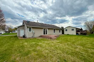 401 17th St W, Glencoe, MN 55336 - Photo 3