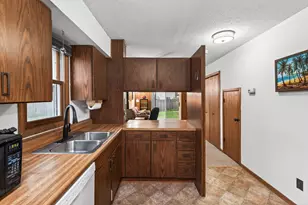 852 Woodgate Dr, Vadnais Heights, MN 55127 - Photo 5