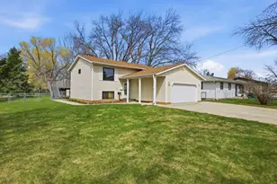 1109 9th St N, Moorhead, MN 56560 - Photo 3