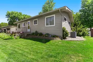 835 Harrington St SW, Hutchinson, MN 55350 - Photo 79